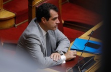 Ο υπουργός Υγείας, Θάνος Πλεύρης στη Βουλή