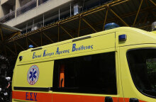 Ασθενοφόρο του ΕΚΑΒ έξω από νοσοκομείο