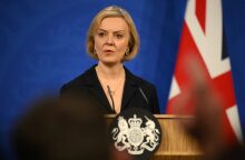 Βρετανική «kolotumba»: Η Λιζ Τρας παίρνει πίσω τις φοροαπαλλαγές για τους πλούσιους