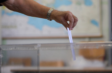 Δημοσκόπηση GPO: Σταθερή η ΝΔ - Πτώση για τον ΣΥΡΙΖΑ - Κεντροδεξιός θεωρείται ο Κασσελάκης για το 17%, μόλις 6,1%απαντά πως είνα Αριστερός