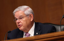 Μπομπ Μενέντεζ: Η πρώτη απάντησή του μετά τις κατηγορίες για διαφθορά