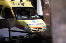 Σοβαρό τροχαίο στη Συγγρού: Μοτοσικλέτα παρέσυρε πεζό - Στο νοσοκομείο δύο τραυματίες