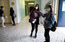 Πώς θα ανοίξουν τα σχολεία τη Δευτέρα εν μέσω της έξαρσης ιώσεων