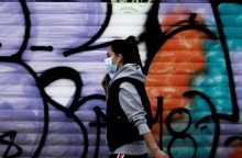 Κορωνοϊός - Γυναίκα με μάσκα προστασίας