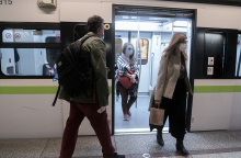 Επιτροπή Λοιμώξεων: Συστάσεις για χρήση μάσκας σε κλειστούς χώρους, νοσοκομεία και ΜΜΜ