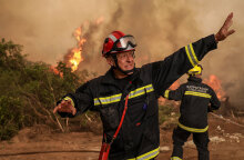 Πυροσβέστης σε πυρκαγιά