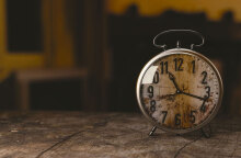 Αύριο, Κυριακή 29 Οκτωβρίου, οι δείκτες των ρολογιών θα γυρίσουν μία ώρα πίσω και θα γίνει η αλλαγή στη χειμερινή ώρα.