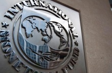 ΔΝΤ για Ελλάδα: Εύσημα για μείωση χρέους και ρυθμό ανάπτυξης