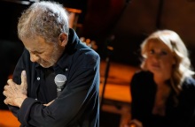 Ο Σταύρος Ξαρχάκος στο Ωδείο Ηρώδου Αττικού