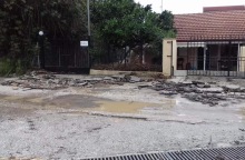 Κέρκυρα: «Βομβαρδισμένο» τοπίο στην Μεσσογγή – Προβλήματα και στον Πετριτή 