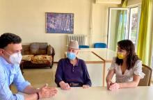 Με τον πρώτο εμβολιασθέντα κατά του κορωνοϊού στην Ελλάδα συναντήθηκαν ο υπουργός Υγείας, Βασίλης Κικίλιας, και η υφυπουργός Εργασίας, Δόμνα Μιχαηλίδου.