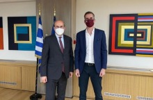 Ο δήμαρχος Αθηναίων, Κώστας Μπακογιάννης, με τον υπουργό Εργασίας και Κοινωνικών Υποθέσεων, Κωστή Χατζηδάκη