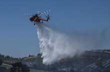 Μεγάλη φωτιά στο Λασίθι - Στη μάχη και εναέρια μέσα