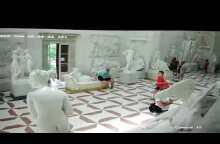 Possagno (Treviso): ecco il video del turista austriaco che si siede sulla statua del Canova.