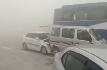 Pile up in India: Moment several cars collide due to thick smog
