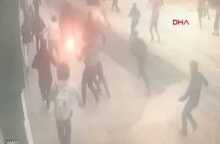 İstiklal Caddesi'nde büyük kavga: Bir Yunan taraftar bacağından bıçaklandı