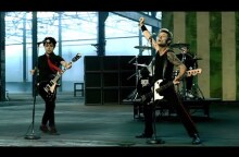 Green Day - American Idiot [Official Music Video]