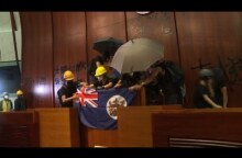 Hong Kong protesters seize parliament chamber (2) | AFP