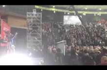 Με μουσική του ΠΑΣΟΚ ανέβηκε στο βημα ο Αλ. Τσίπρας