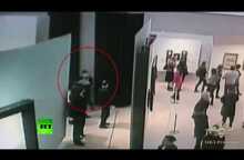 Moment man steals $182k Kuindzhi painting in broad daylight from Moscow museum