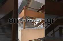 Βρέχει μέσα στο δικαστικό μέγαρο της Λάρισας!