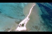 Το επίπεδο, παραδεισένιο ελληνικό νησί που είναι όλο παραλία | Dream islet Greece Drone