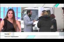 Καταρρακωμένη η Αλίκη Κατσαβού λίγο πριν την κηδεία του Κώστα Βουτσά