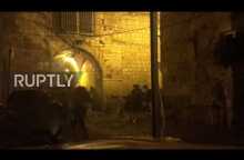 East Jerusalem: Worshippers scatter as police throw stun grenades by Lion’s Gate