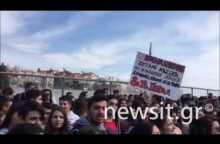 Μαθητές και φοιτητές στο Υπουργείο Παιδείας