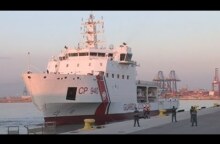 Llega a Valencia el primer barco con 274 de los 630 inmigrantes del Aquarius