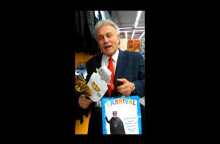 Ο Παναγιώτης Ψωμιάδης κάνει δώρα στα παιδιά του Αλέξη Τσίπρα - Voria.gr