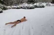 ONLARISSA.GR - Κολύμβηση στο χιόνι!