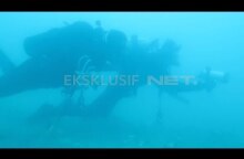 Kisah Tim NET.  Menyelam Mencari Badan Pesawat