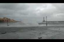 Κύματα στο Ενετικό Λιμάνι των Χανίων