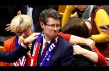 MEPs sing Auld Lang Syne after approving Withdrawal Agreement