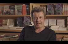 Ο Πέτρος Τατσόπουλος μας συστήνει το νέο του μυθιστόρημα «Η κυρία που λυπάται»