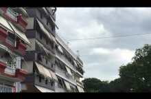 Αγρίνιο: Άνδρας σε ταράτσα πολυκατοικίας απειλεί να αυτοκτονήσει