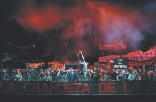 Από την παράσταση "Άνοδος και πτώση της πόλης Μαχαγκόννυ"