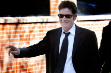 Τσάρλι Σιν, σεξουαλική κακοποίηση