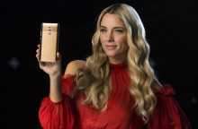 Η Δούκισσα Νομικού είναι το πρόσωπο της νέας σειράς smartphones Huawei Mate 10 series. Μία κορυφαία τηλεοπτική προσωπικότητα δεν θα μπορούσε να συμβιβαστεί με τίποτε λιγότερο από τις κορυφαίες συσκευές.