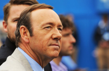 Ενίσχυση ερευνών της Σκότλαντ Γιαρντ σε βάρος του Κέβιν Σπέισι για σεξουαλική επίθεση