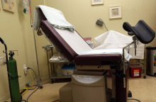 Πρόστιμο 6.000 ευρώ σε γυναικολόγο για διαφήμιση αμβλώσεων στη Γερμανία