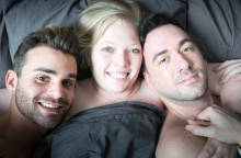  Μια γυναίκα δύο άνδρες - Η Κέιτ συζεί με τον φίλο της και τον σύζυγό του 