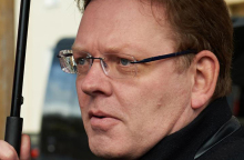 Γερμανία: Τραυμάτισαν Δήμαρχο με μαχαίρι επειδή «άνοιξε» την πόλη του στους πρόσφυγες 