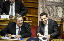 kamenos_-_tsipras_-_kodarinis.jpg