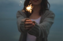 sparkler-677774_1920.jpg