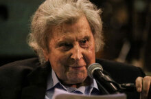 mikis-theodorakis.jpg