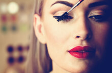 636066576457072708-1075692731_07-11-easy-ways-to-winter-proof-you-make-up-mascara.jpg