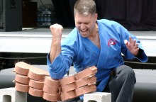 Τι μπορεί να σημαίνει ο πόνος στον αγκώνα;