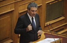 Βουλευτής της Ένωσης Κεντρώων ενθαρρύνει υβριστικό σύνθημα κατά της Βουλής, σε συλλαλητήριο Παοκτζήδων 